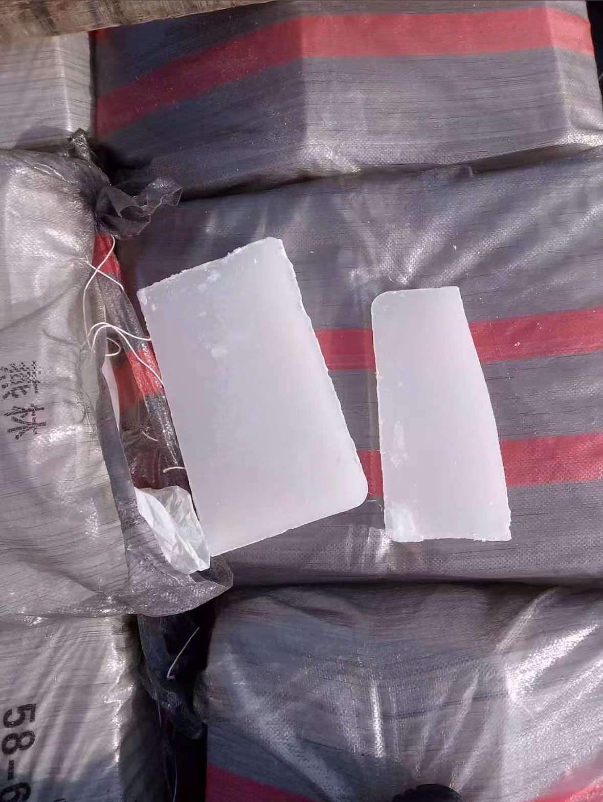 Chinese manufacturer High quality paraffin wax China Crude paraffin 58/60 used in candle manufacturing